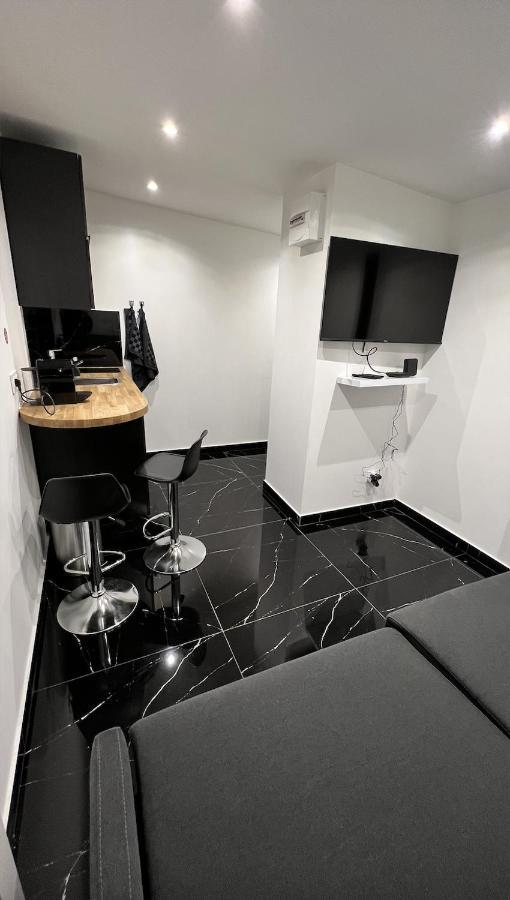 Bella Vita - Studio Tout Equipe - Tv Netflix - Centre Ville 100M- Gare 50M - Basilique 200M Лізьє Екстер'єр фото